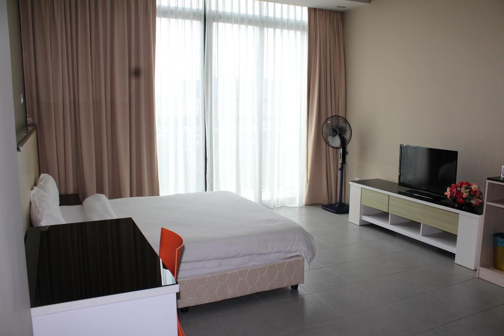 Tribeca Suites Kuching Exterior photo