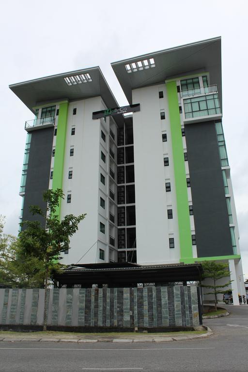 Tribeca Suites Kuching Exterior photo