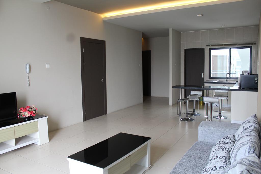 Tribeca Suites Kuching Exterior photo