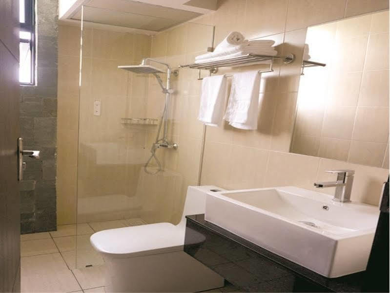 Tribeca Suites Kuching Exterior photo