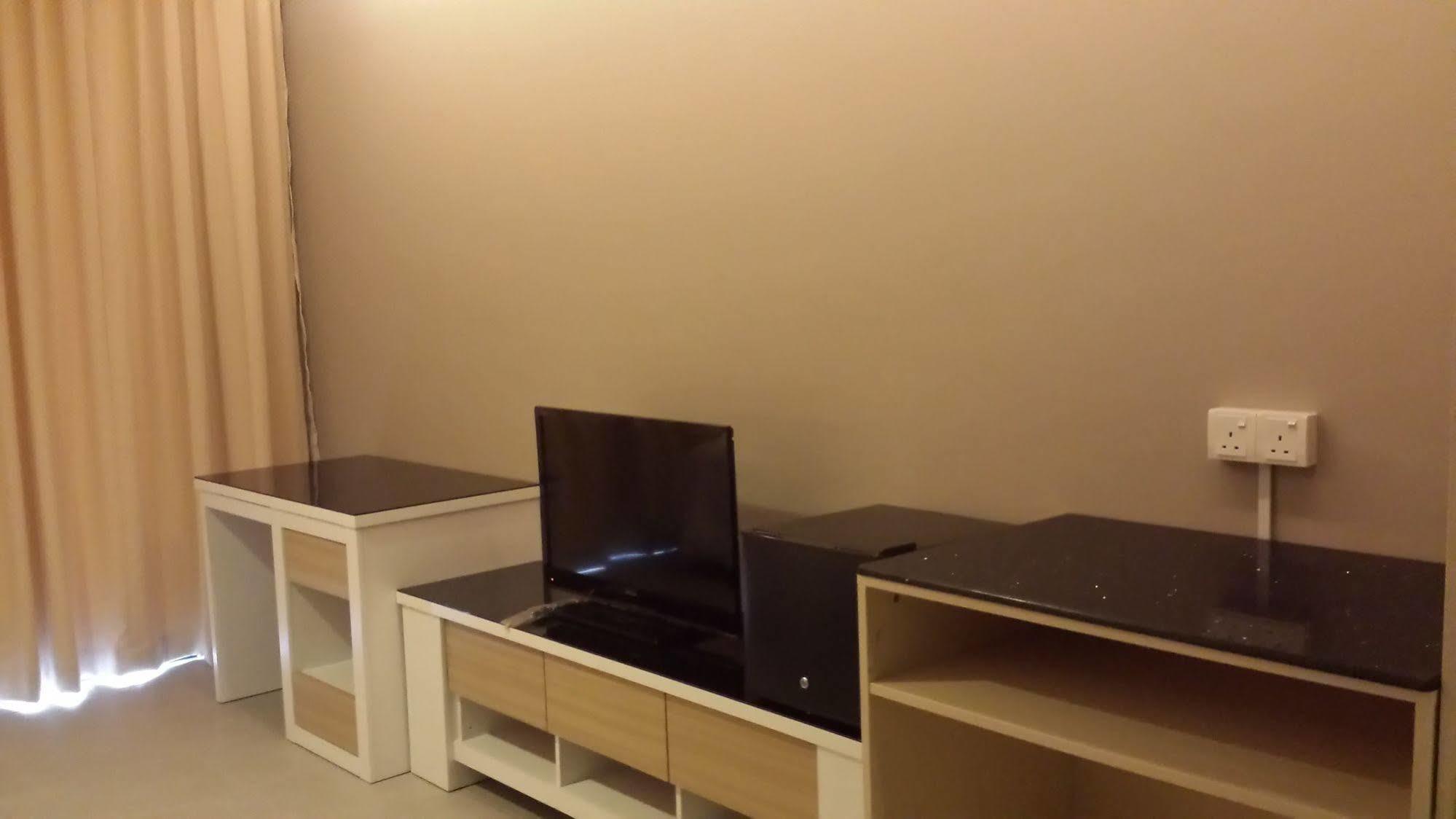 Tribeca Suites Kuching Exterior photo